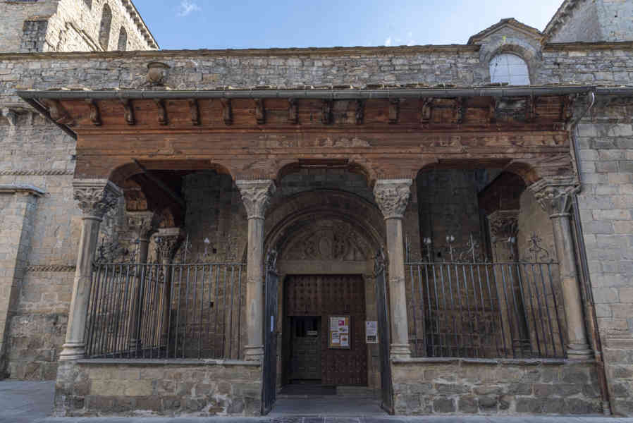 Huesca - Jaca 10 - catedral de San Pedro de Jaca.jpg